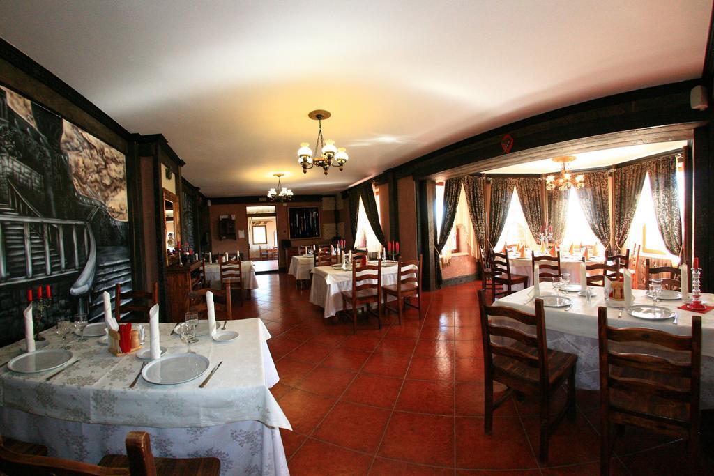 Castelul Lupilor Chimindia Ngoại thất bức ảnh