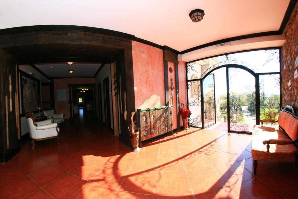 Castelul Lupilor Chimindia Ngoại thất bức ảnh