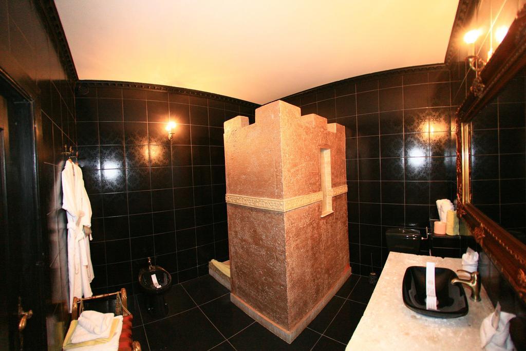 Castelul Lupilor Chimindia Phòng bức ảnh