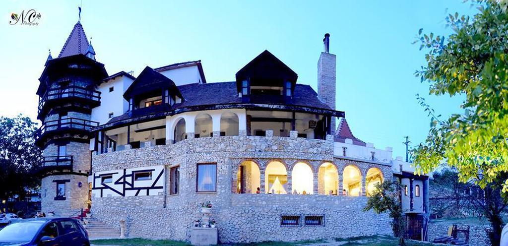 Castelul Lupilor Chimindia Ngoại thất bức ảnh